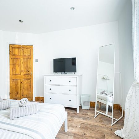 Seaside Retreat In Folkestone Apartment Exterior photo